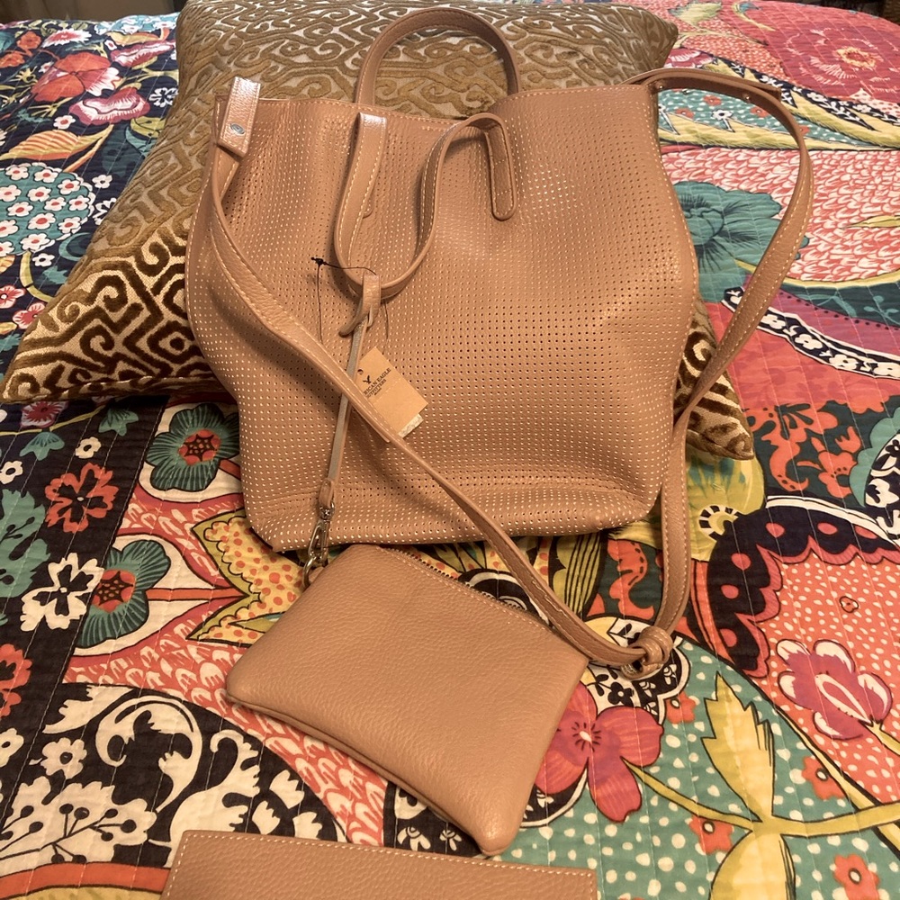 American eagle bucket bag